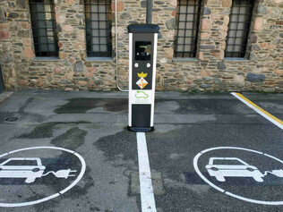Carregadors gratuïts per a vehicles elèctrics